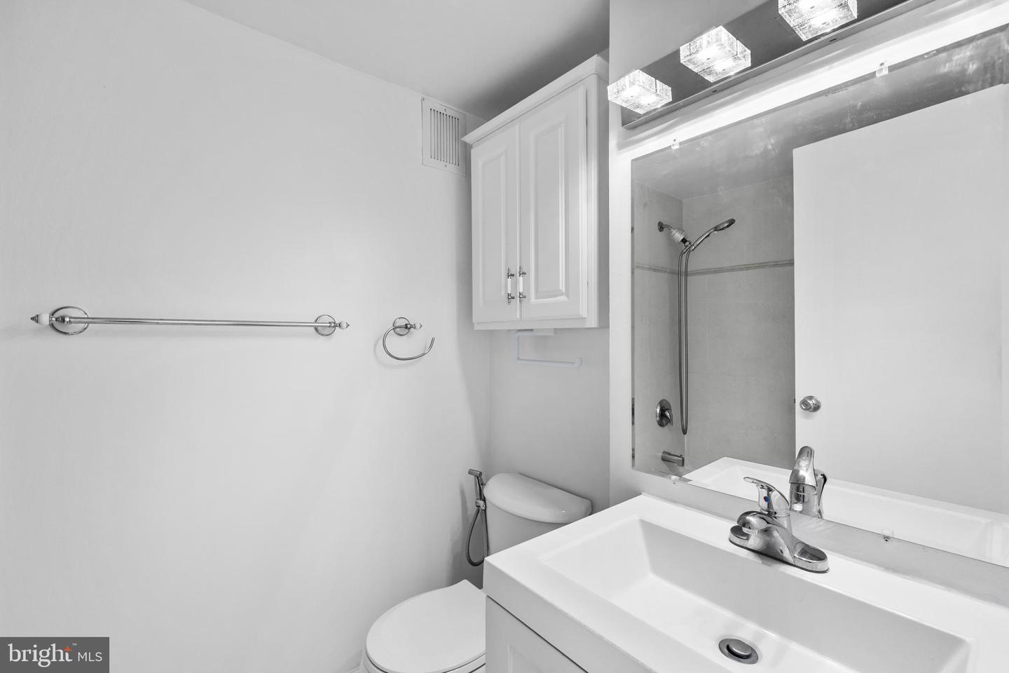 5340 HOLMES RUN PKWY #1102, ALEXANDRIA, Virginia 22304, 2 Bedrooms Bedrooms, ,1 BathroomBathrooms,Residential,For sale,5340 HOLMES RUN PKWY #1102,VAAX2053744 MLS # VAAX2053744