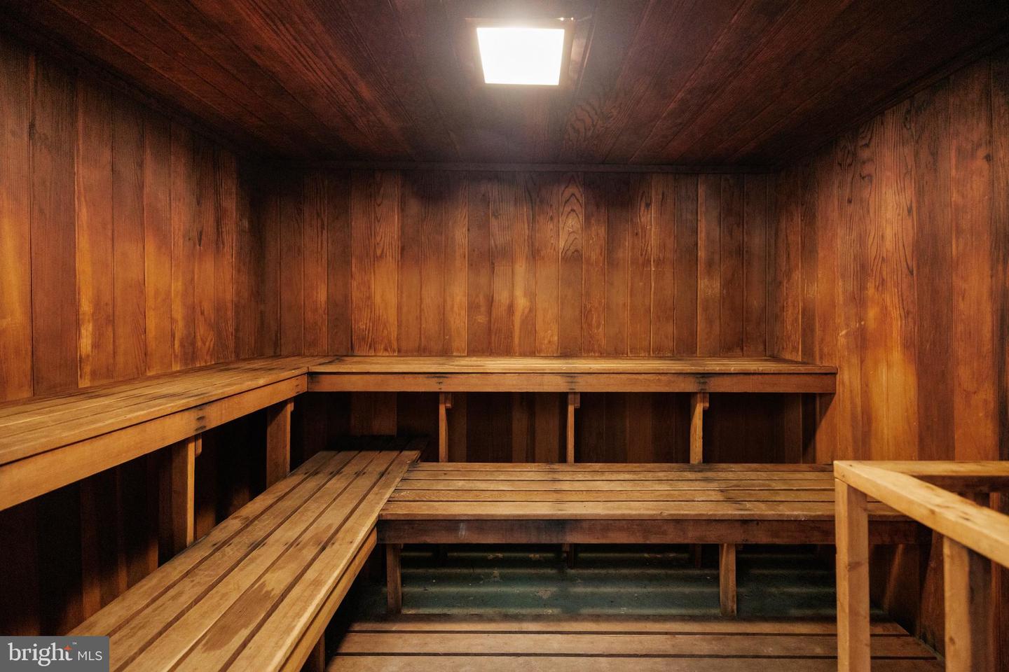 5340 HOLMES RUN PKWY #1102, ALEXANDRIA, Virginia 22304, 2 Bedrooms Bedrooms, ,1 BathroomBathrooms,Residential,For sale,5340 HOLMES RUN PKWY #1102,VAAX2053744 MLS # VAAX2053744