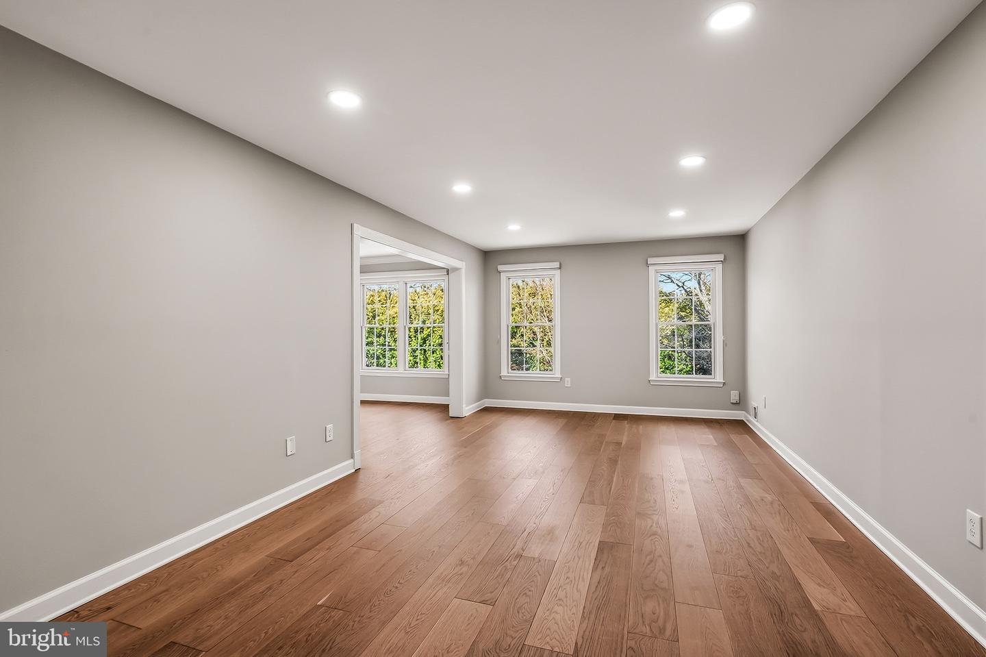 6620 ROSECROFT PL, FALLS CHURCH, Virginia 22043, 3 Bedrooms Bedrooms, ,2 BathroomsBathrooms,Residential,For sale,6620 ROSECROFT PL,VAFX2288726 MLS # VAFX2288726