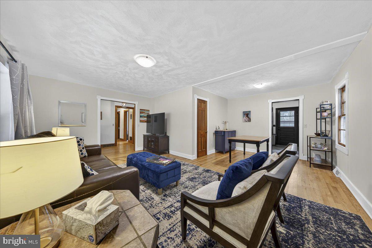 8901 DEEKENS ST, AMELIA COURT HOUSE, Virginia 23002, 3 Bedrooms Bedrooms, ,2 BathroomsBathrooms,Residential,For sale,8901 DEEKENS ST,VAAM2000100 MLS # VAAM2000100