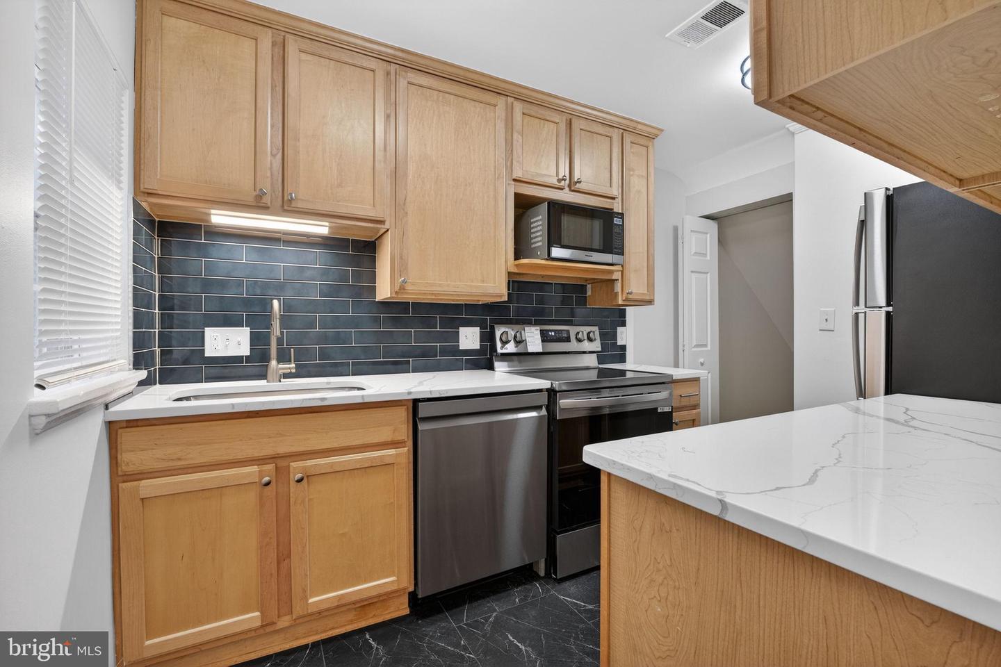 3495 S WAKEFIELD ST, ARLINGTON, Virginia 22206, 1 Bedroom Bedrooms, 8 Rooms Rooms,2 BathroomsBathrooms,Residential,For sale,3495 S WAKEFIELD ST,VAAR2068420 MLS # VAAR2068420