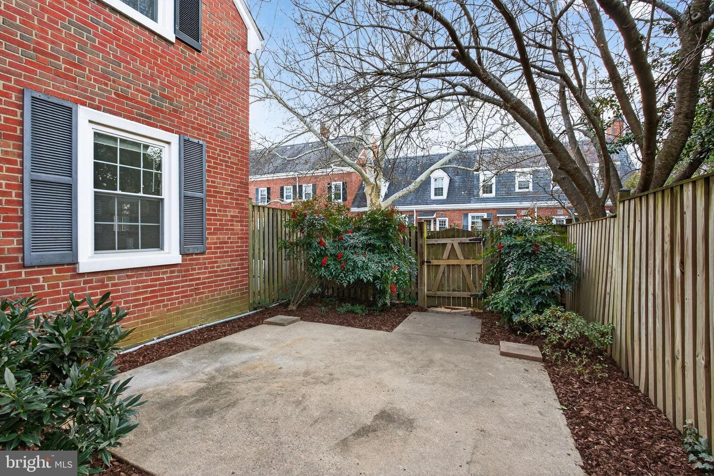 3495 S WAKEFIELD ST, ARLINGTON, Virginia 22206, 1 Bedroom Bedrooms, 8 Rooms Rooms,2 BathroomsBathrooms,Residential,For sale,3495 S WAKEFIELD ST,VAAR2068420 MLS # VAAR2068420