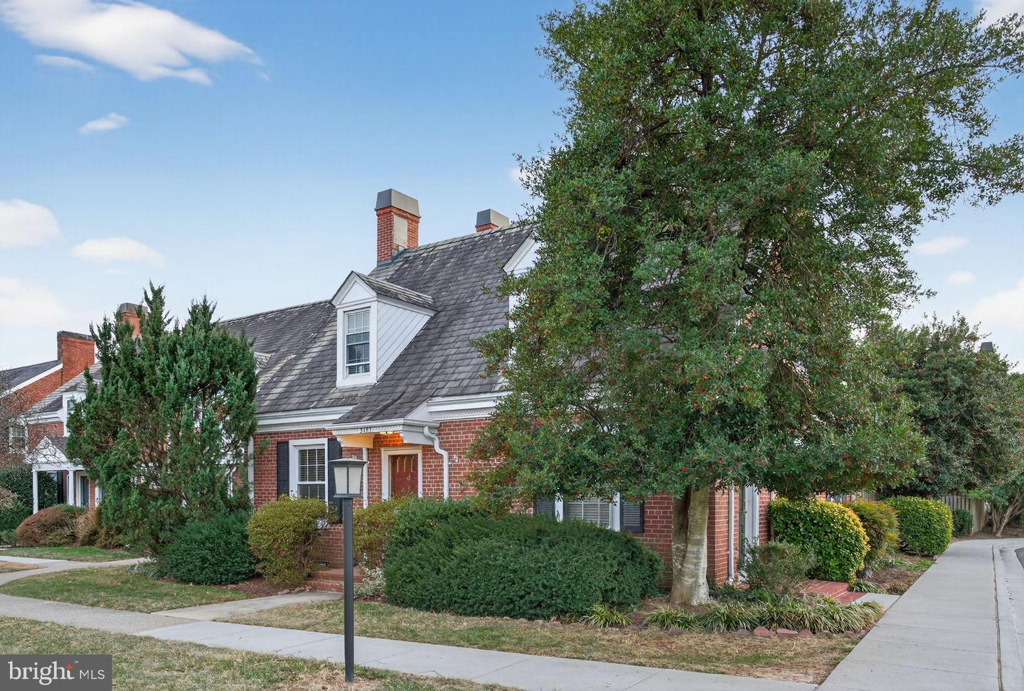 3495 S WAKEFIELD ST, ARLINGTON, Virginia 22206, 1 Bedroom Bedrooms, 8 Rooms Rooms,2 BathroomsBathrooms,Residential,For sale,3495 S WAKEFIELD ST,VAAR2068420 MLS # VAAR2068420