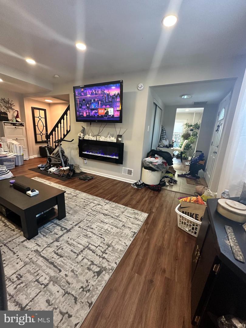 9790 HAGEL CIR, LORTON, Virginia 22079, 3 Bedrooms Bedrooms, ,2 BathroomsBathrooms,Residential,For sale,9790 HAGEL CIR,VAFX2288736 MLS # VAFX2288736