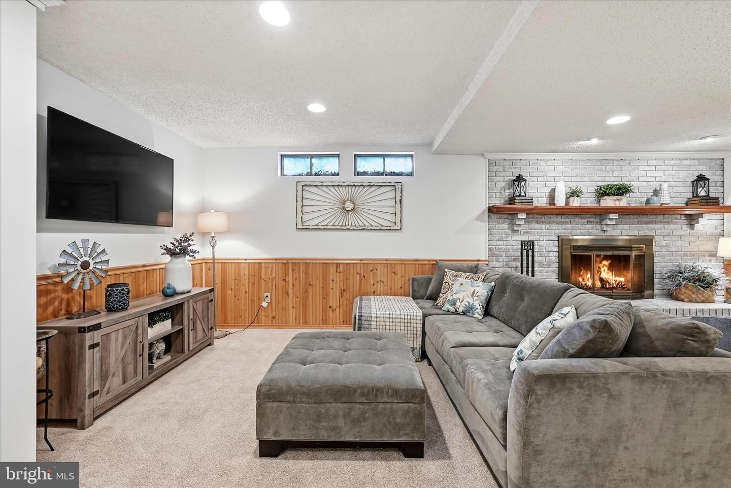 32 FENTON WOOD DR, STERLING, Virginia 20165, 3 Bedrooms Bedrooms, 7 Rooms Rooms,3 BathroomsBathrooms,Residential,For sale,32 FENTON WOOD DR,VALO2115174 MLS # VALO2115174