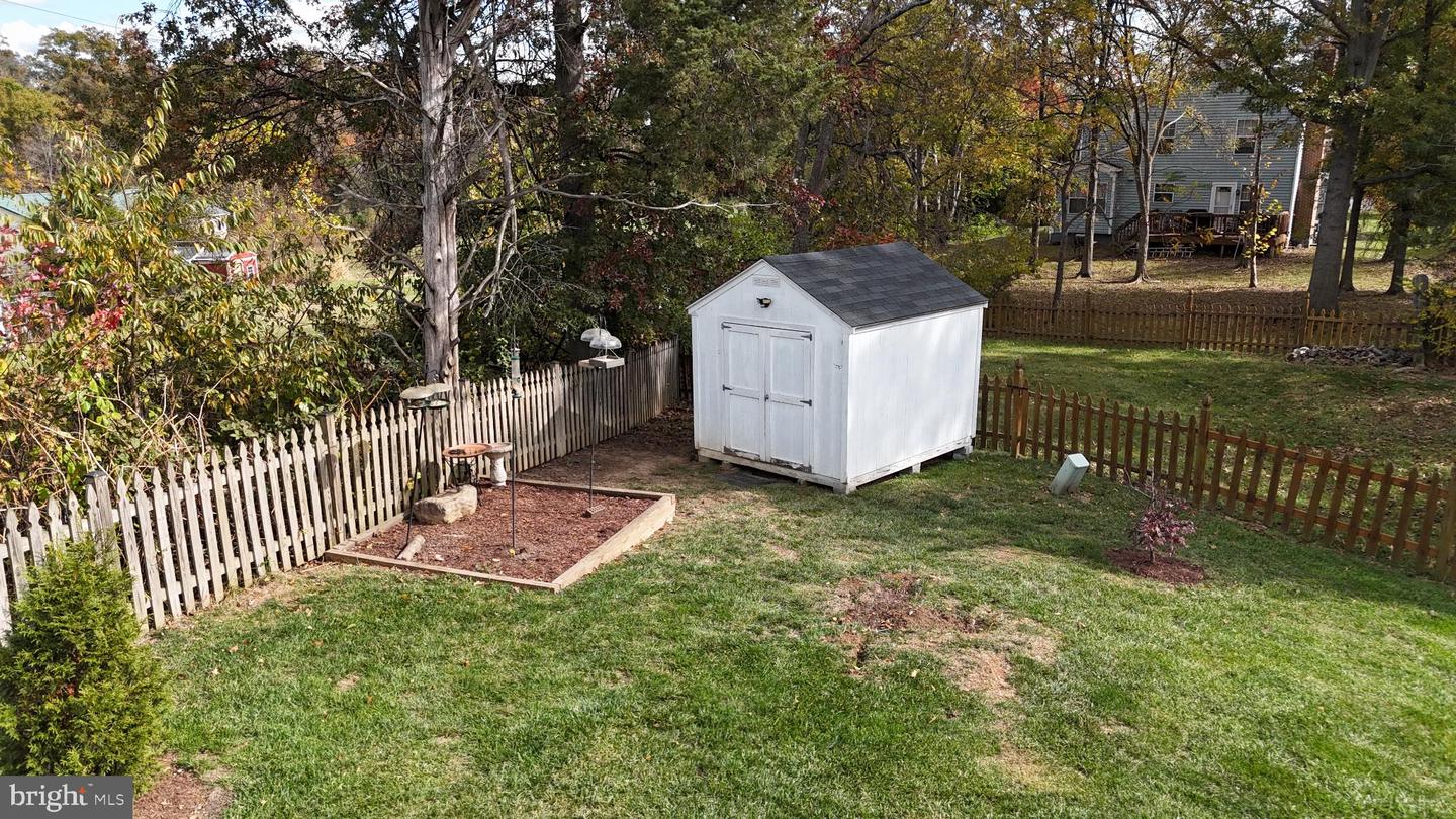 32 FENTON WOOD DR, STERLING, Virginia 20165, 3 Bedrooms Bedrooms, 7 Rooms Rooms,3 BathroomsBathrooms,Residential,For sale,32 FENTON WOOD DR,VALO2115174 MLS # VALO2115174