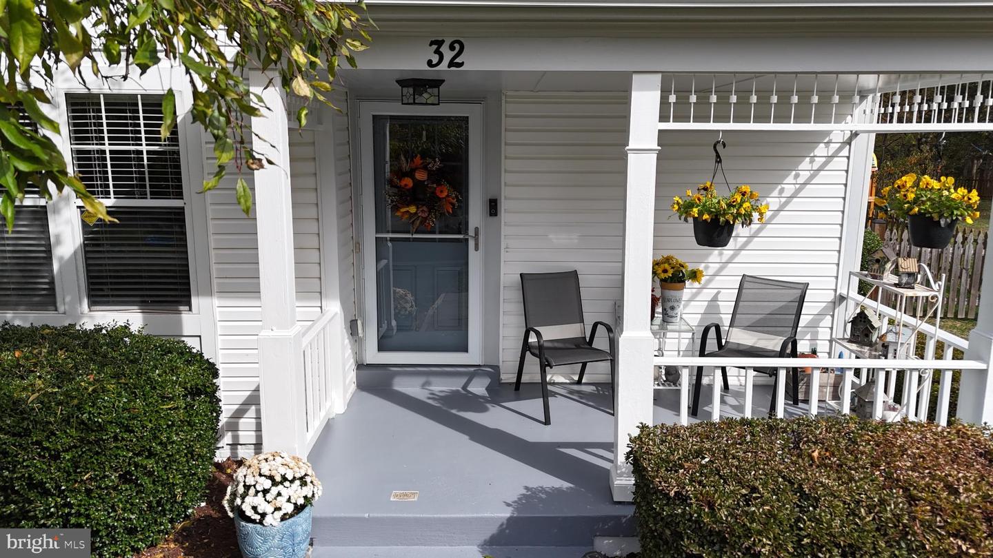 32 FENTON WOOD DR, STERLING, Virginia 20165, 3 Bedrooms Bedrooms, 7 Rooms Rooms,3 BathroomsBathrooms,Residential,For sale,32 FENTON WOOD DR,VALO2115174 MLS # VALO2115174