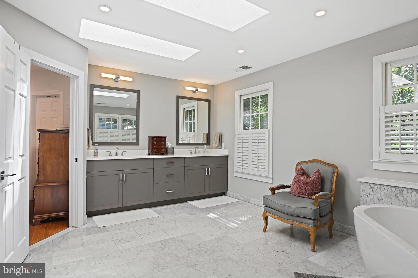 1832 FOXSTONE DR, VIENNA, Virginia 22182, 6 Bedrooms Bedrooms, ,5 BathroomsBathrooms,Residential,For sale,1832 FOXSTONE DR,VAFX2288676 MLS # VAFX2288676