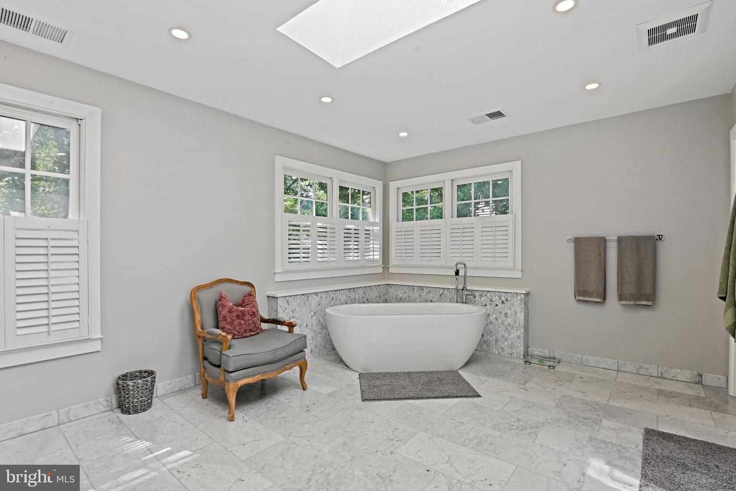 1832 FOXSTONE DR, VIENNA, Virginia 22182, 6 Bedrooms Bedrooms, ,5 BathroomsBathrooms,Residential,For sale,1832 FOXSTONE DR,VAFX2288676 MLS # VAFX2288676