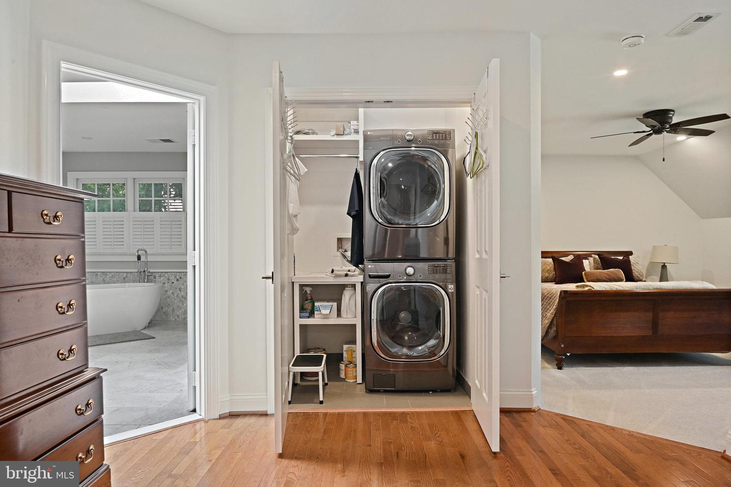 1832 FOXSTONE DR, VIENNA, Virginia 22182, 6 Bedrooms Bedrooms, ,5 BathroomsBathrooms,Residential,For sale,1832 FOXSTONE DR,VAFX2288676 MLS # VAFX2288676