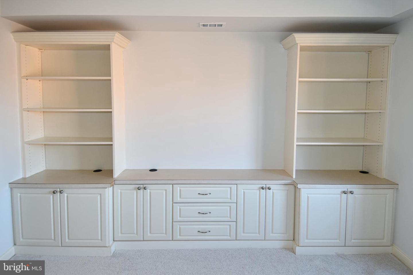 1250 S WASHINGTON ST #816, ALEXANDRIA, Virginia 22314, 2 Bedrooms Bedrooms, ,2 BathroomsBathrooms,Residential,For sale,1250 S WASHINGTON ST #816,VAAX2053734 MLS # VAAX2053734