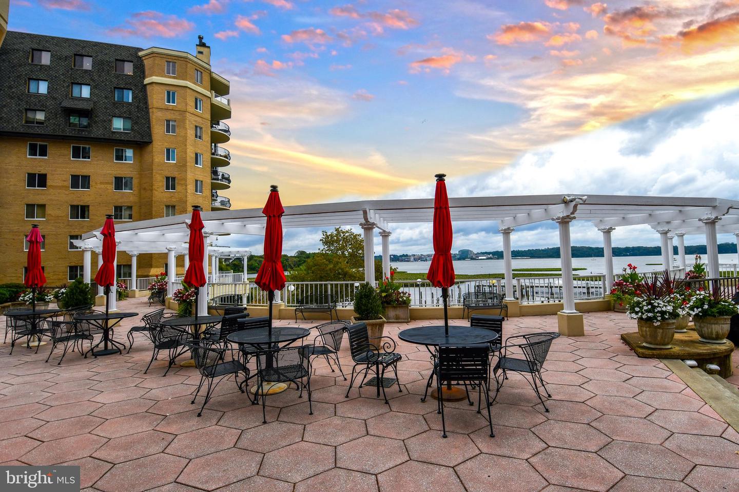 1250 S WASHINGTON ST #816, ALEXANDRIA, Virginia 22314, 2 Bedrooms Bedrooms, ,2 BathroomsBathrooms,Residential,For sale,1250 S WASHINGTON ST #816,VAAX2053734 MLS # VAAX2053734