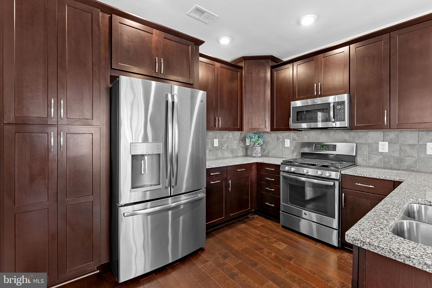 23305 MILLTOWN KNOLL SQ #113, ASHBURN, Virginia 20148, 2 Bedrooms Bedrooms, ,2 BathroomsBathrooms,Residential,For sale,23305 MILLTOWN KNOLL SQ #113,VALO2115204 MLS # VALO2115204