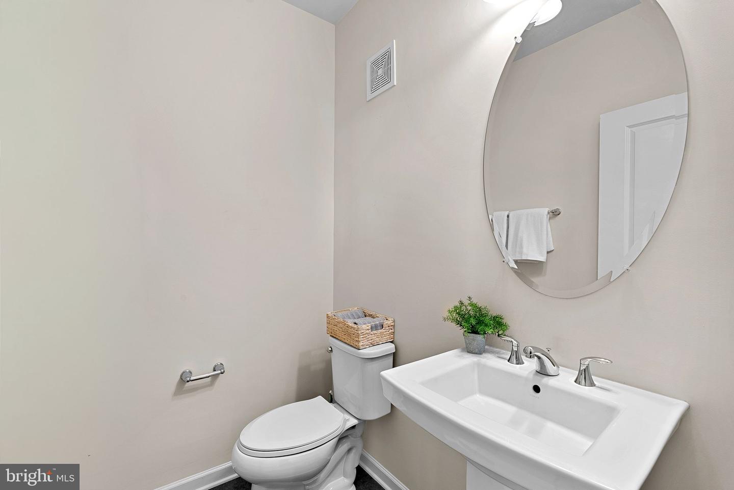 23305 MILLTOWN KNOLL SQ #113, ASHBURN, Virginia 20148, 2 Bedrooms Bedrooms, ,2 BathroomsBathrooms,Residential,For sale,23305 MILLTOWN KNOLL SQ #113,VALO2115204 MLS # VALO2115204