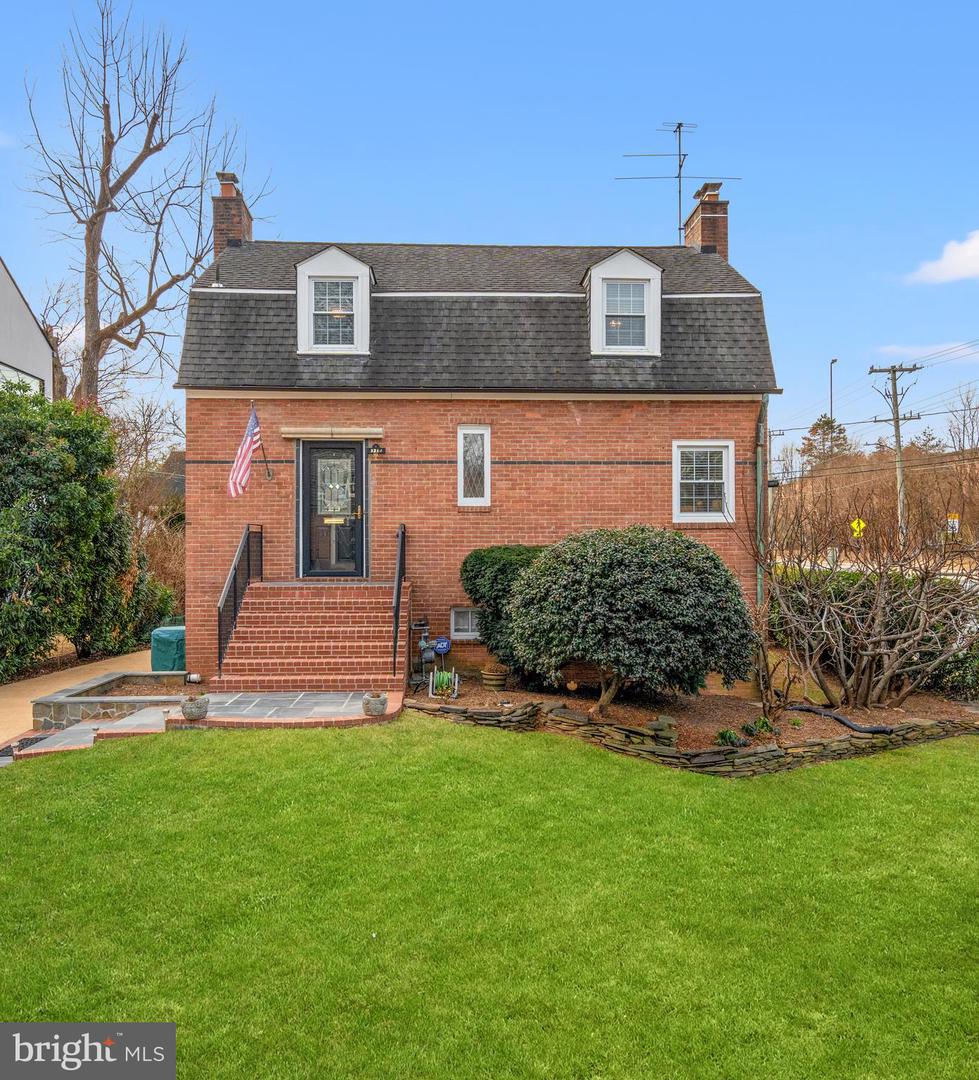 3214 19TH ROAD N, ARLINGTON, Virginia 22201, 4 Bedrooms Bedrooms, ,2 BathroomsBathrooms,Residential,For sale,3214 19TH ROAD N,VAAR2068468 MLS # VAAR2068468