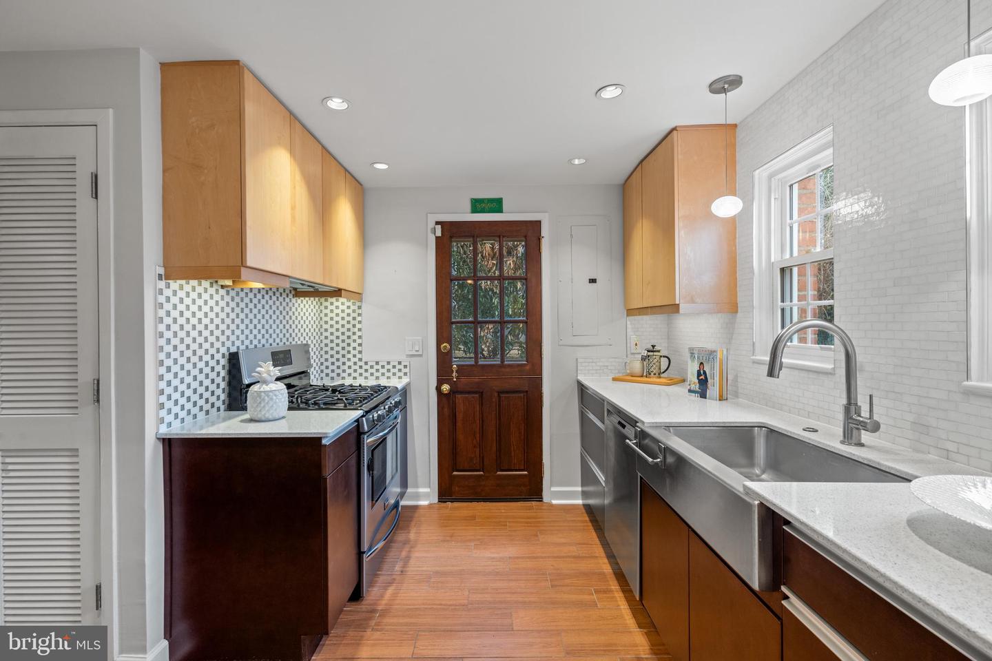 3214 19TH ROAD N, ARLINGTON, Virginia 22201, 4 Bedrooms Bedrooms, ,2 BathroomsBathrooms,Residential,For sale,3214 19TH ROAD N,VAAR2068468 MLS # VAAR2068468