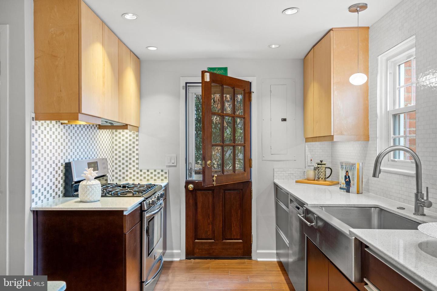 3214 19TH ROAD N, ARLINGTON, Virginia 22201, 4 Bedrooms Bedrooms, ,2 BathroomsBathrooms,Residential,For sale,3214 19TH ROAD N,VAAR2068468 MLS # VAAR2068468