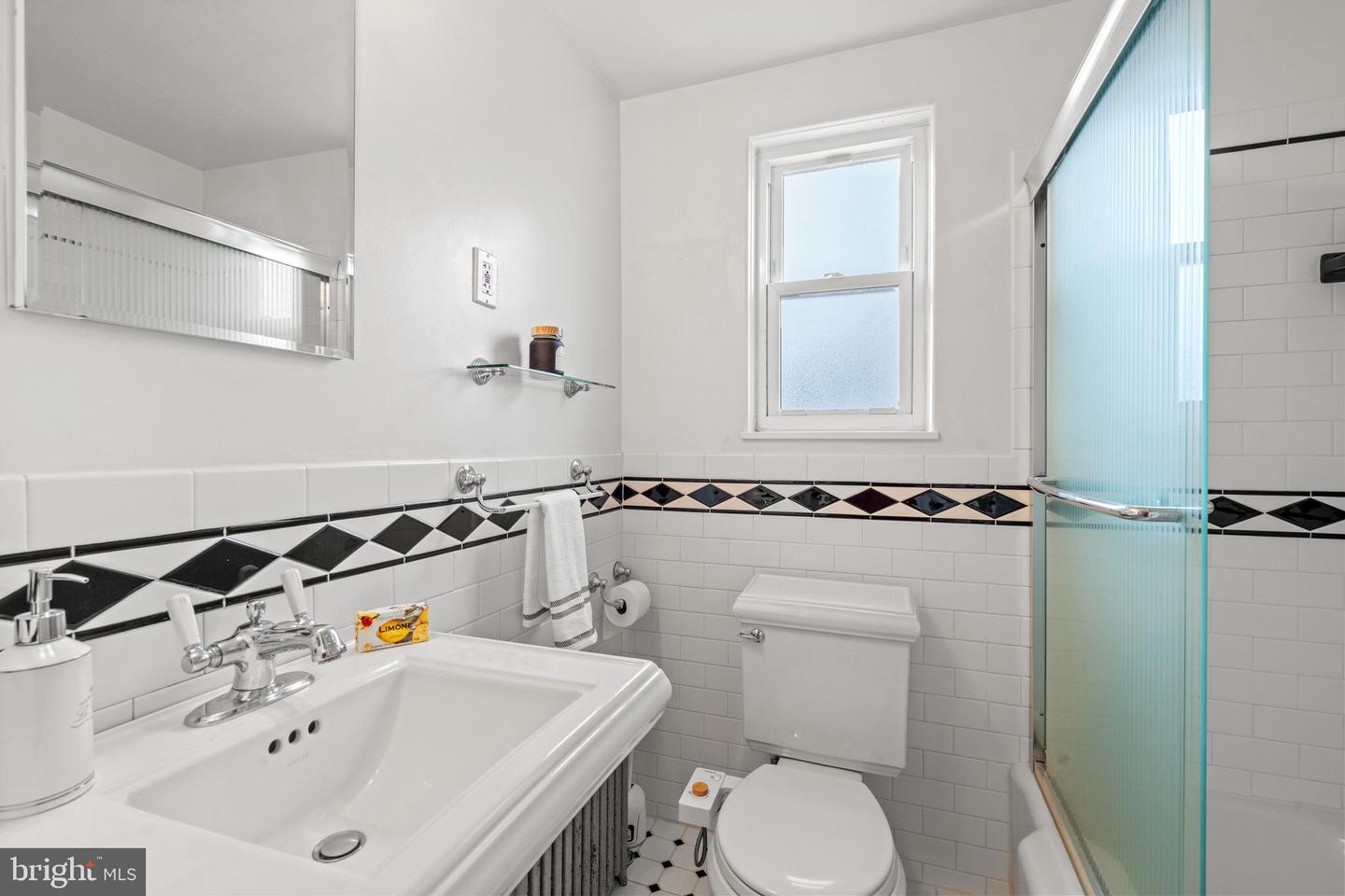 3214 19TH ROAD N, ARLINGTON, Virginia 22201, 4 Bedrooms Bedrooms, ,2 BathroomsBathrooms,Residential,For sale,3214 19TH ROAD N,VAAR2068468 MLS # VAAR2068468