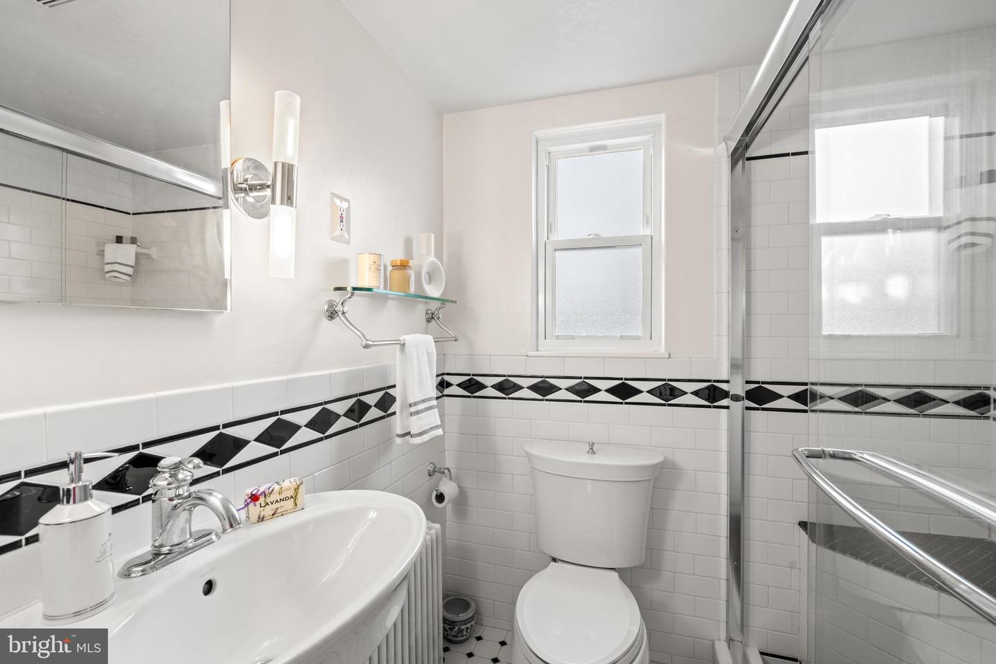 3214 19TH ROAD N, ARLINGTON, Virginia 22201, 4 Bedrooms Bedrooms, ,2 BathroomsBathrooms,Residential,For sale,3214 19TH ROAD N,VAAR2068468 MLS # VAAR2068468