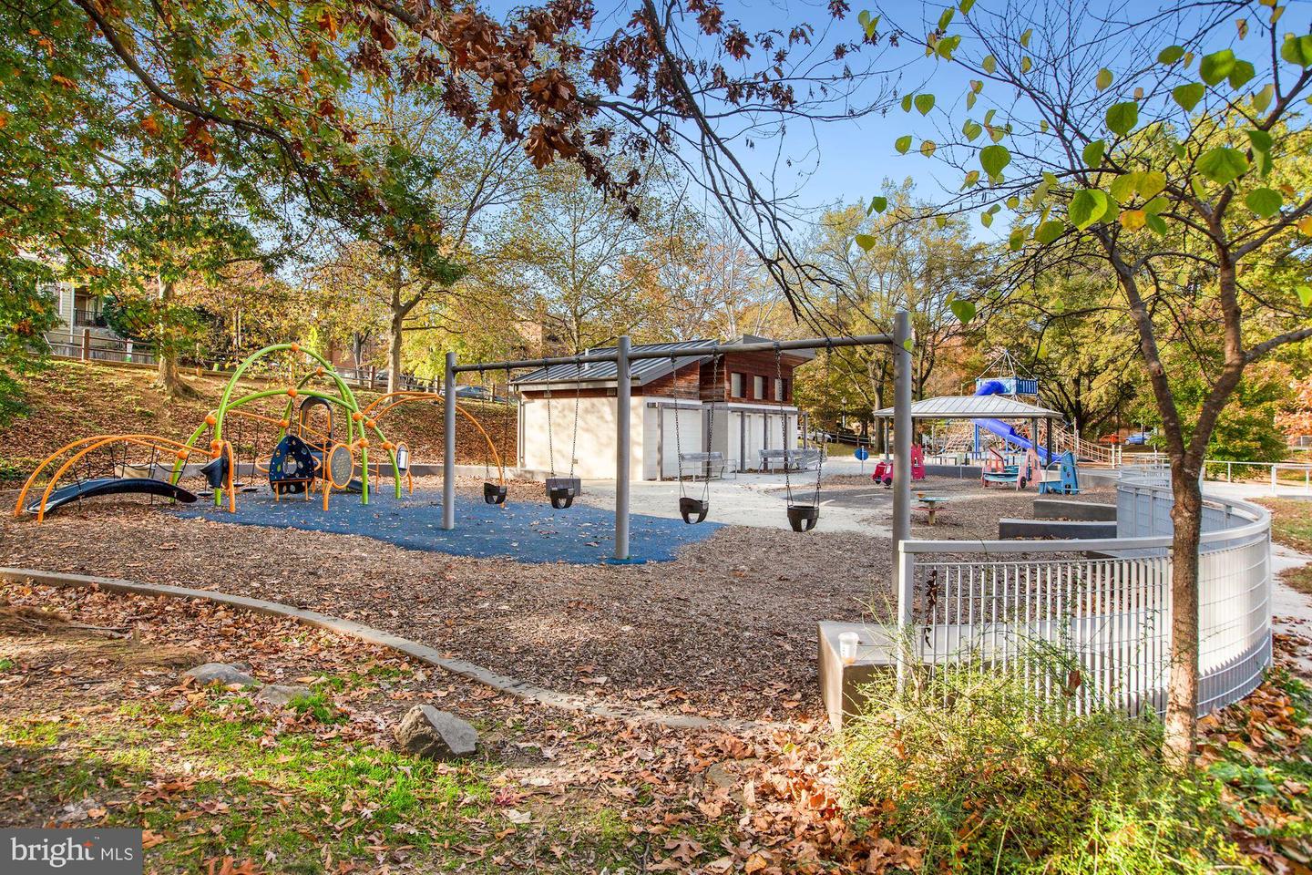 3214 19TH ROAD N, ARLINGTON, Virginia 22201, 4 Bedrooms Bedrooms, ,2 BathroomsBathrooms,Residential,For sale,3214 19TH ROAD N,VAAR2068468 MLS # VAAR2068468