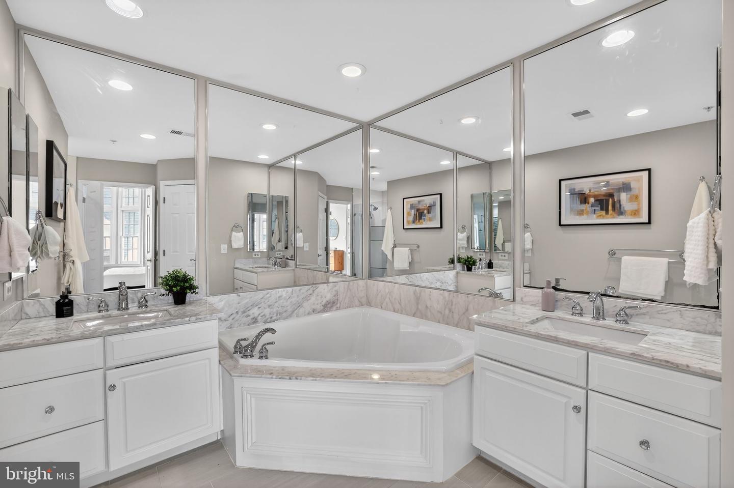 1220 ROUNDHOUSE LN, ALEXANDRIA, Virginia 22314, 4 Bedrooms Bedrooms, ,3 BathroomsBathrooms,Residential,For sale,1220 ROUNDHOUSE LN,VAAX2053764 MLS # VAAX2053764