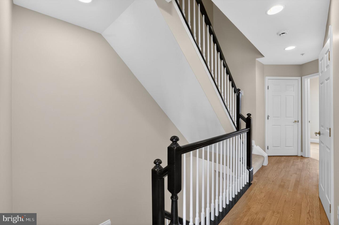 1220 ROUNDHOUSE LN, ALEXANDRIA, Virginia 22314, 4 Bedrooms Bedrooms, ,3 BathroomsBathrooms,Residential,For sale,1220 ROUNDHOUSE LN,VAAX2053764 MLS # VAAX2053764