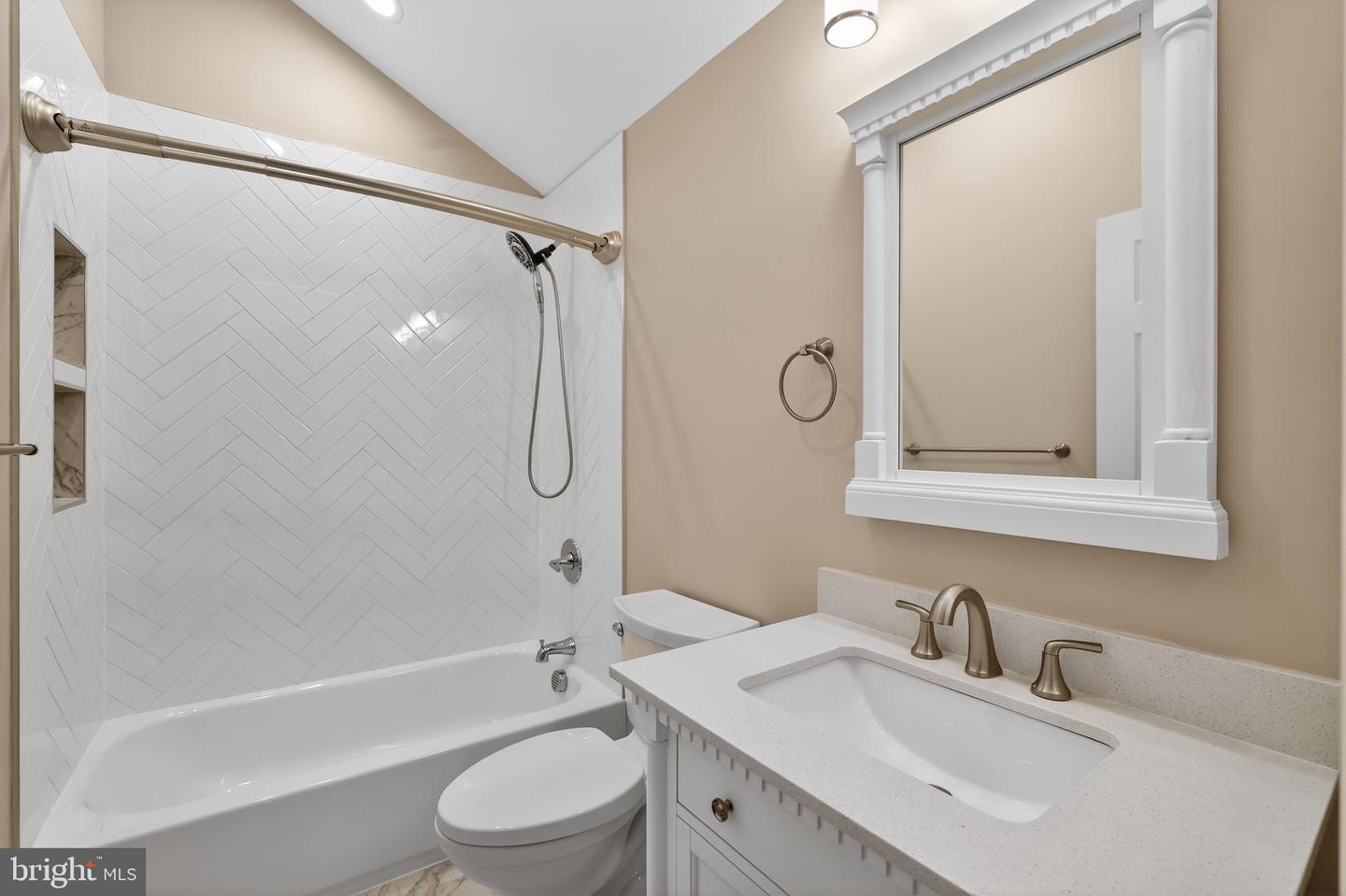 1220 ROUNDHOUSE LN, ALEXANDRIA, Virginia 22314, 4 Bedrooms Bedrooms, ,3 BathroomsBathrooms,Residential,For sale,1220 ROUNDHOUSE LN,VAAX2053764 MLS # VAAX2053764