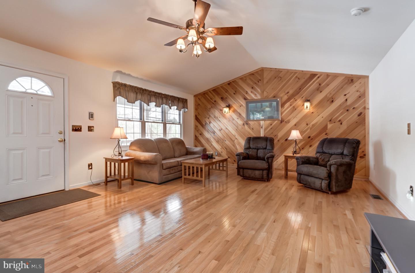 225 LAKEVIEW DR, MINERAL, Virginia 23117, 2 Bedrooms Bedrooms, 10 Rooms Rooms,2 BathroomsBathrooms,Residential,For sale,225 LAKEVIEW DR,VALA2009248 MLS # VALA2009248