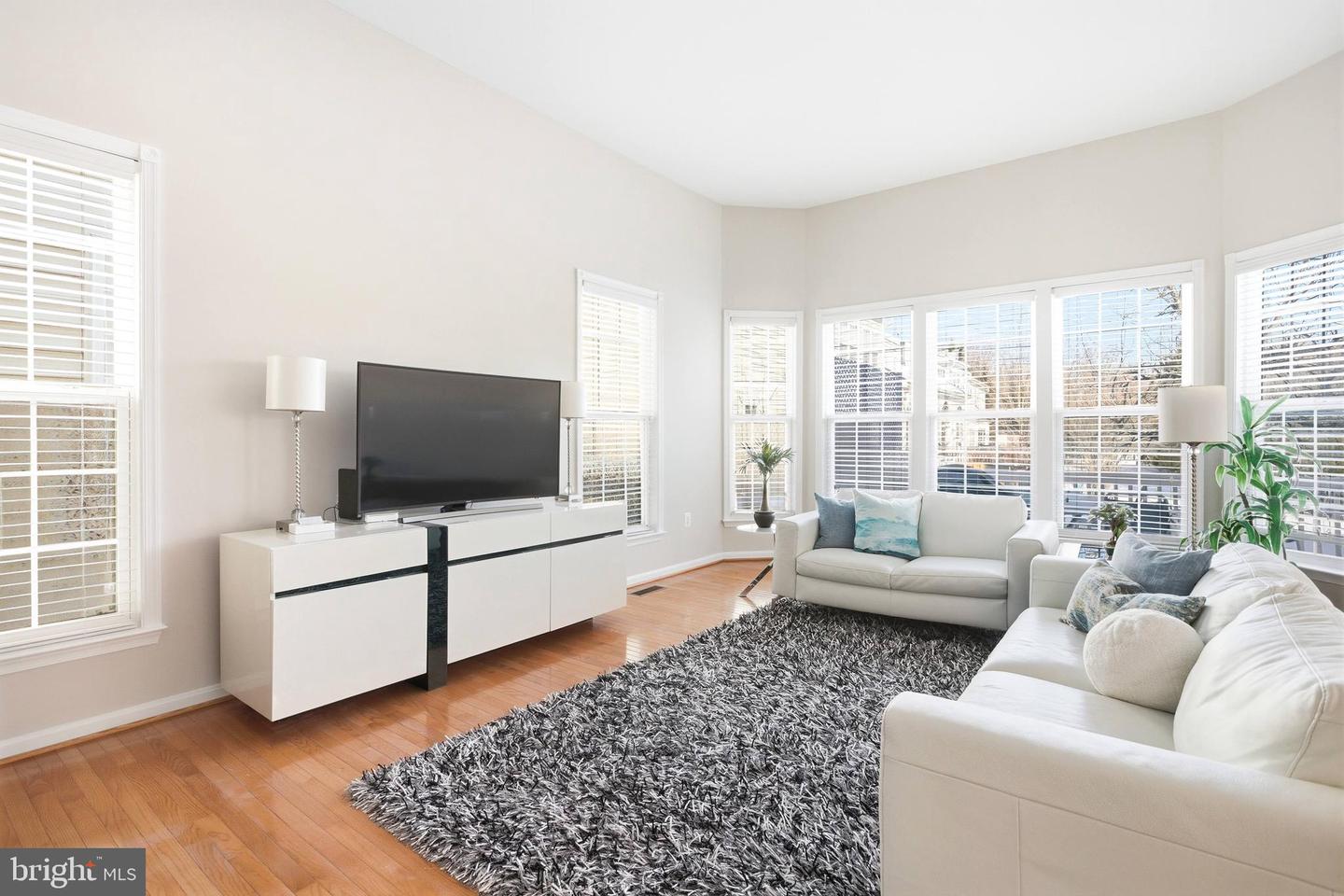 8322 MIDDLE RUDDINGS DR, LORTON, Virginia 22079, 5 Bedrooms Bedrooms, ,4 BathroomsBathrooms,Residential,For sale,8322 MIDDLE RUDDINGS DR,VAFX2288846 MLS # VAFX2288846