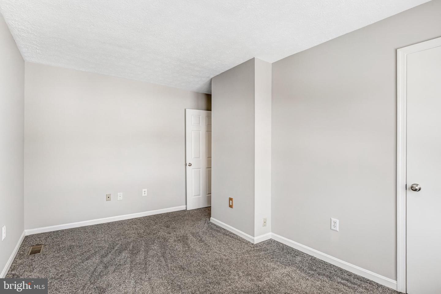 9539 JUSTIN LN, MANASSAS, Virginia 20110, 6 Bedrooms Bedrooms, 9 Rooms Rooms,2 BathroomsBathrooms,Residential,For sale,9539 JUSTIN LN,VAMN2010180 MLS # VAMN2010180