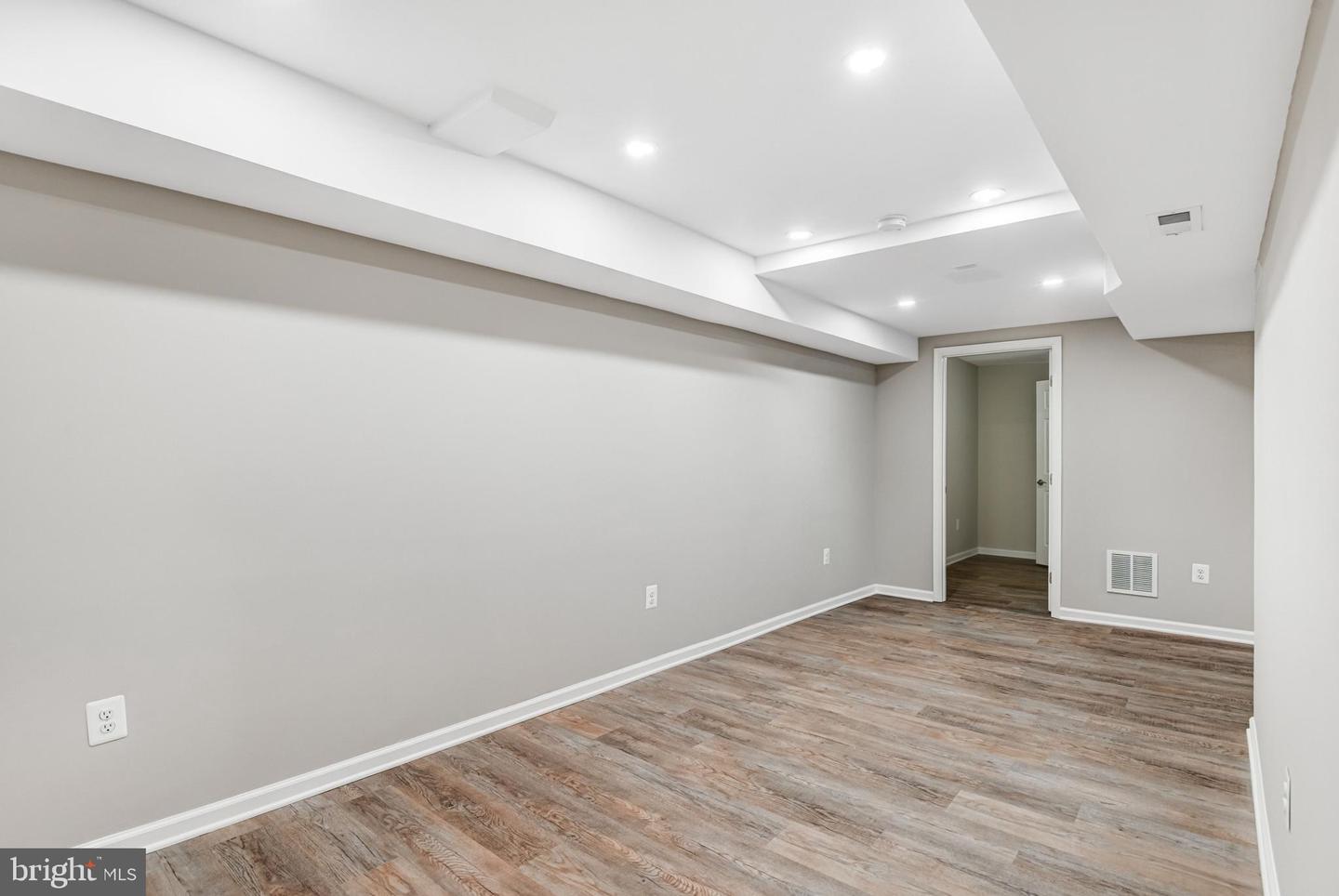 9539 JUSTIN LN, MANASSAS, Virginia 20110, 6 Bedrooms Bedrooms, 9 Rooms Rooms,2 BathroomsBathrooms,Residential,For sale,9539 JUSTIN LN,VAMN2010180 MLS # VAMN2010180