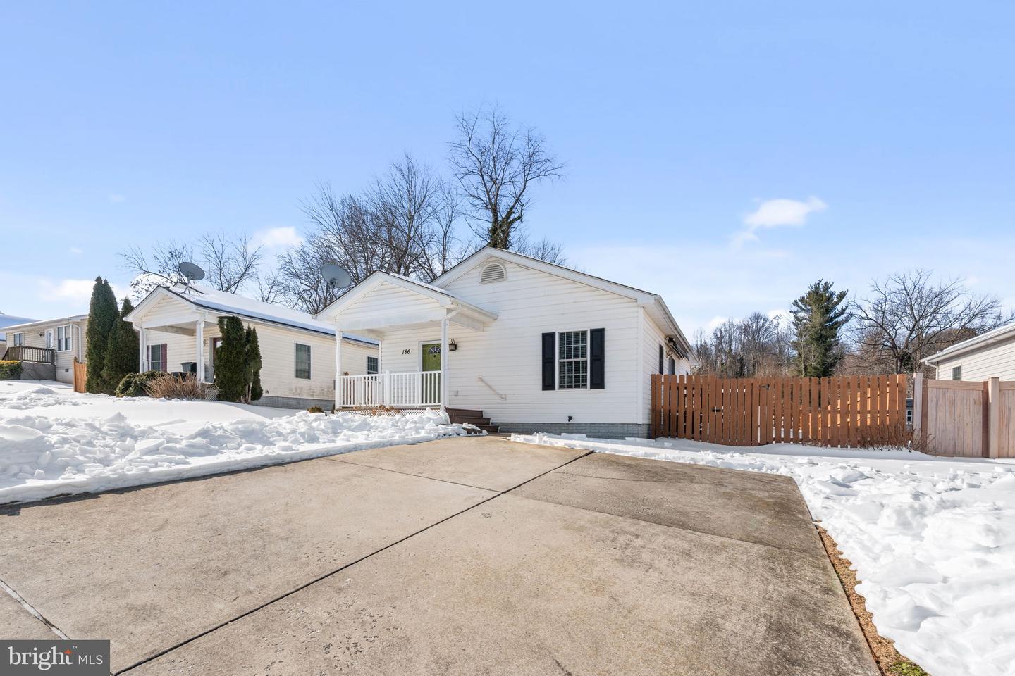 186 STERLING CT, WARRENTON, Virginia 20186, 3 Bedrooms Bedrooms, ,2 BathroomsBathrooms,Residential,For sale,186 STERLING CT,VAFQ2020414 MLS # VAFQ2020414