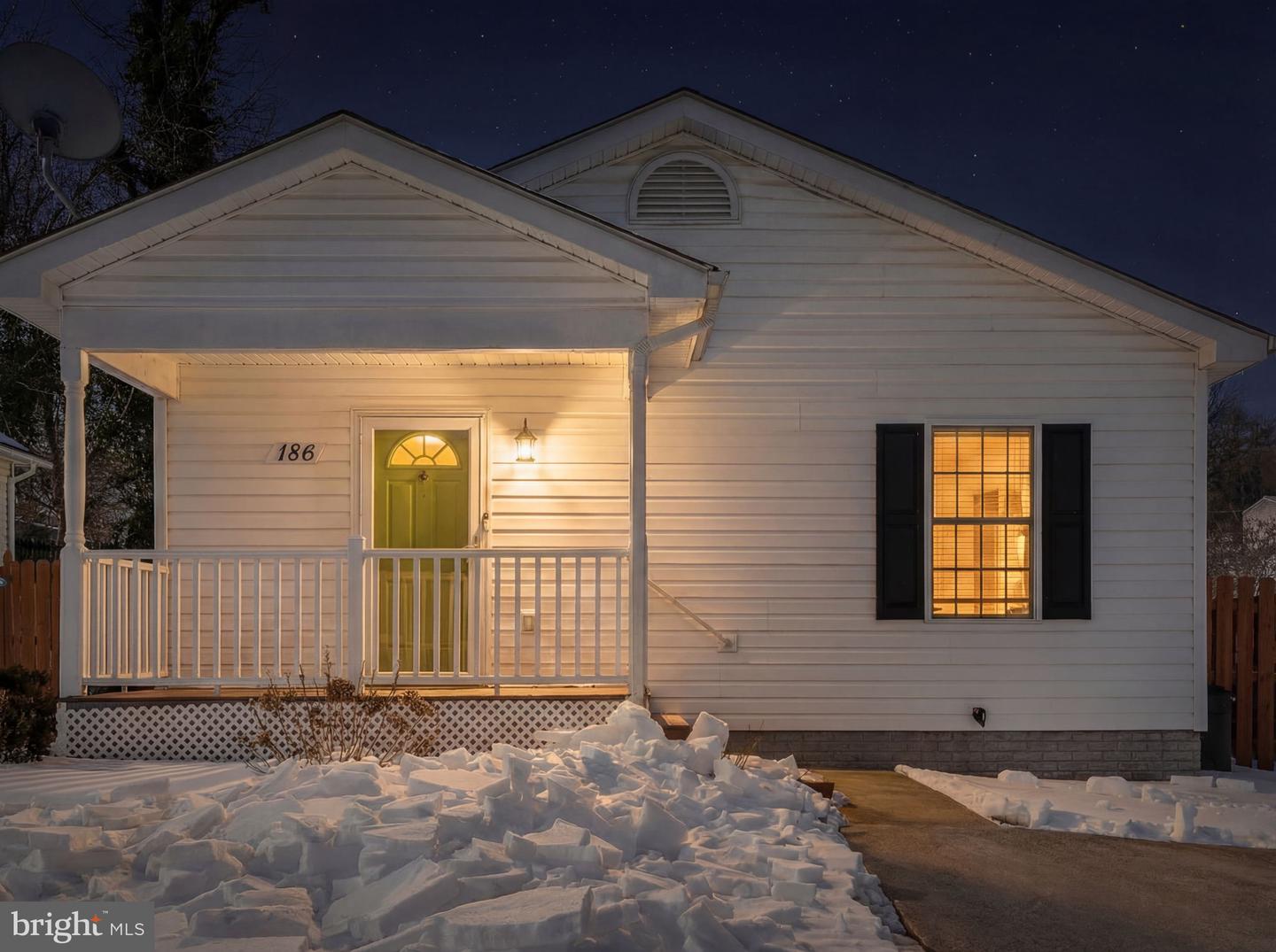 186 STERLING CT, WARRENTON, Virginia 20186, 3 Bedrooms Bedrooms, ,2 BathroomsBathrooms,Residential,For sale,186 STERLING CT,VAFQ2020414 MLS # VAFQ2020414