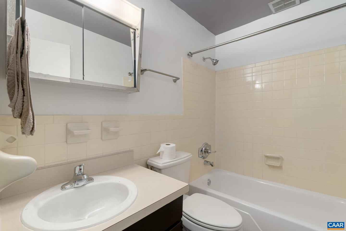 2527 HYDRAULIC RD #38, CHARLOTTESVILLE, Virginia 22901, 2 Bedrooms Bedrooms, ,1 BathroomBathrooms,Residential,For sale,2527 HYDRAULIC RD #38,673016 MLS # 673016