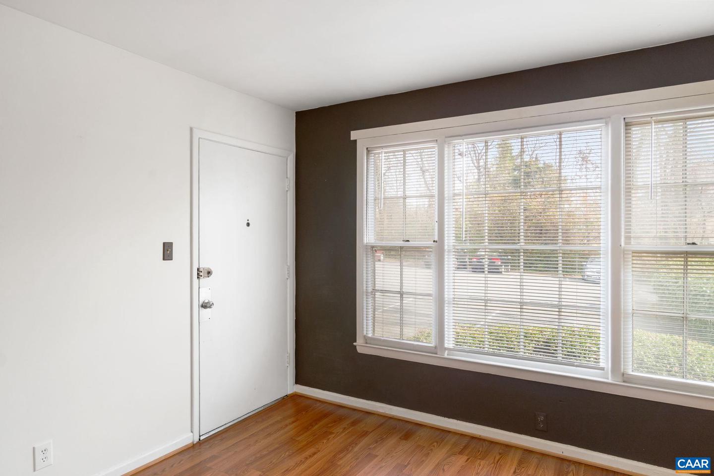 2527 HYDRAULIC RD #38, CHARLOTTESVILLE, Virginia 22901, 2 Bedrooms Bedrooms, ,1 BathroomBathrooms,Residential,For sale,2527 HYDRAULIC RD #38,673016 MLS # 673016