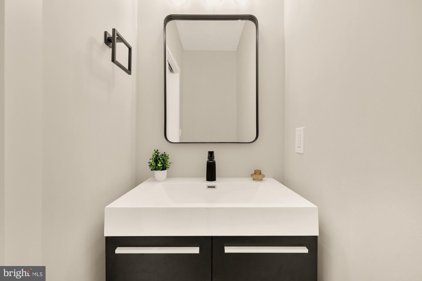 1631 G ST SE, WASHINGTON, District Of Columbia 20003, 5 Bedrooms Bedrooms, ,3 BathroomsBathrooms,Residential,For sale,1631 G ST SE,DCDC2244572 MLS # DCDC2244572