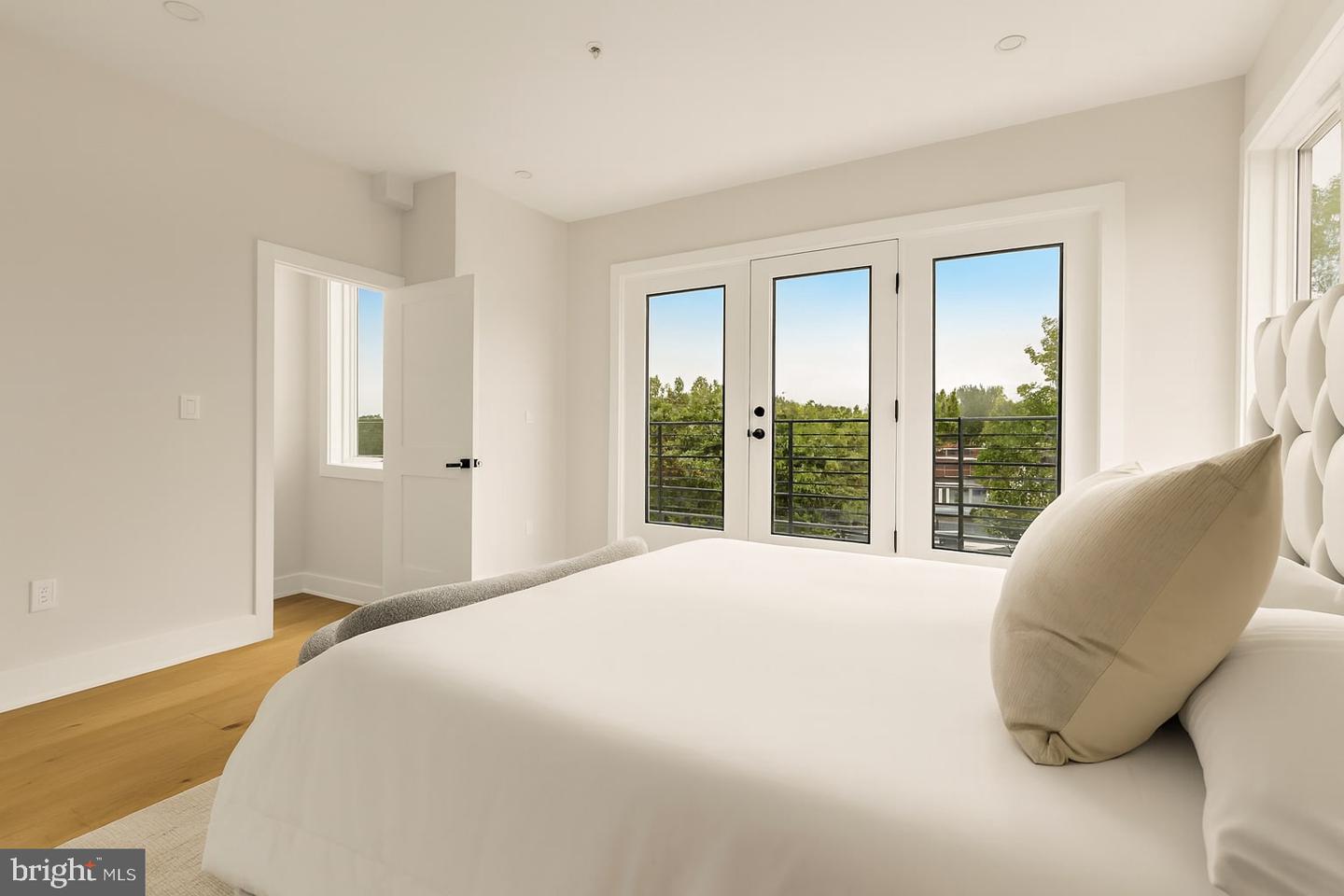 1631 G ST SE, WASHINGTON, District Of Columbia 20003, 5 Bedrooms Bedrooms, ,3 BathroomsBathrooms,Residential,For sale,1631 G ST SE,DCDC2244572 MLS # DCDC2244572