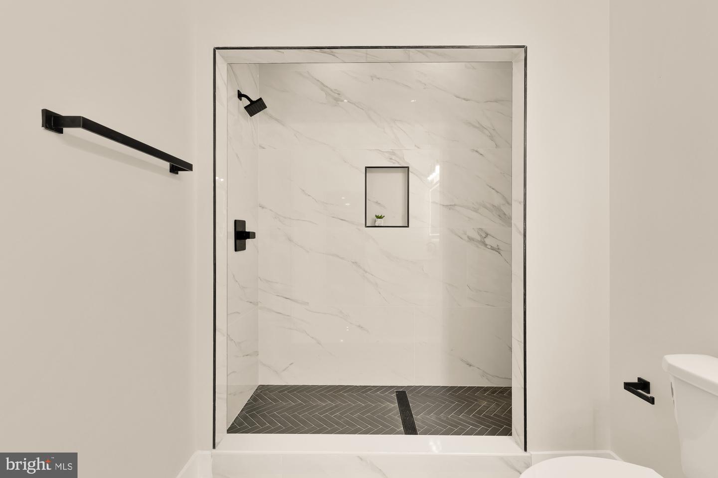 1631 G ST SE, WASHINGTON, District Of Columbia 20003, 5 Bedrooms Bedrooms, ,3 BathroomsBathrooms,Residential,For sale,1631 G ST SE,DCDC2244572 MLS # DCDC2244572