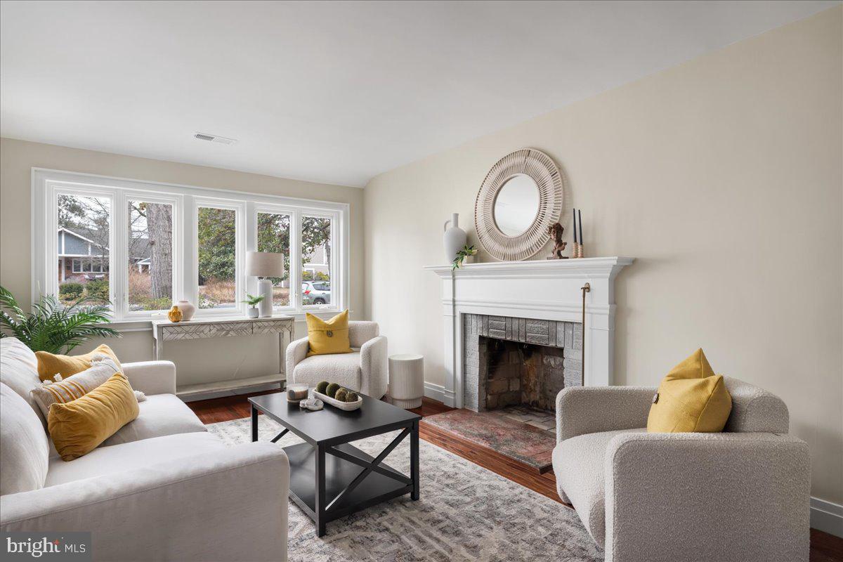 7953 BOLLING DR, ALEXANDRIA, Virginia 22308, 3 Bedrooms Bedrooms, ,2 BathroomsBathrooms,Residential,For sale,7953 BOLLING DR,VAFX2288910 MLS # VAFX2288910