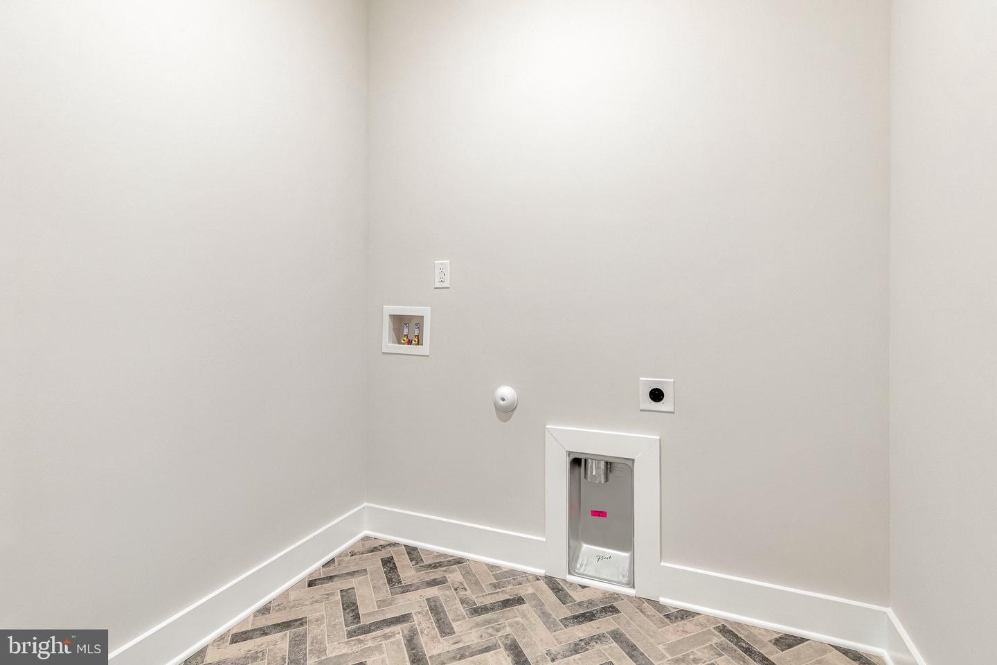 110 LOGAN WAY, TAPPAHANNOCK, Virginia 22560, 3 Bedrooms Bedrooms, 7 Rooms Rooms,2 BathroomsBathrooms,Residential,For sale,110 LOGAN WAY,VAES2002110 MLS # VAES2002110