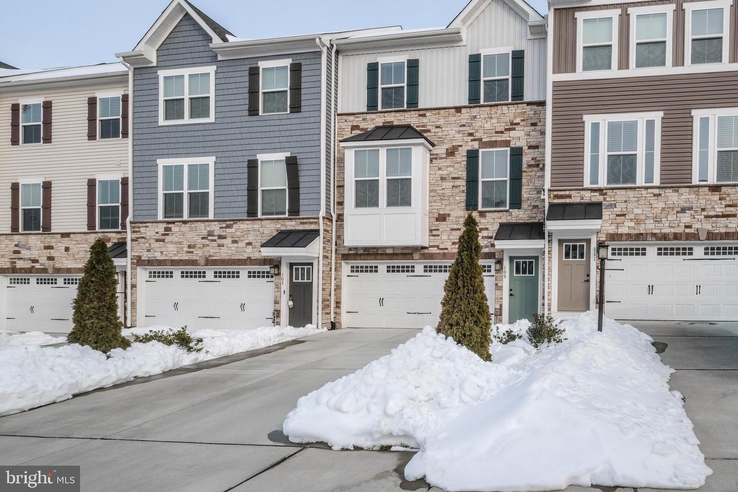 109 BAYHILL TER, LAKE FREDERICK, Virginia 22630, 3 Bedrooms Bedrooms, ,3 BathroomsBathrooms,Residential,For sale,109 BAYHILL TER,VAFV2039404 MLS # VAFV2039404