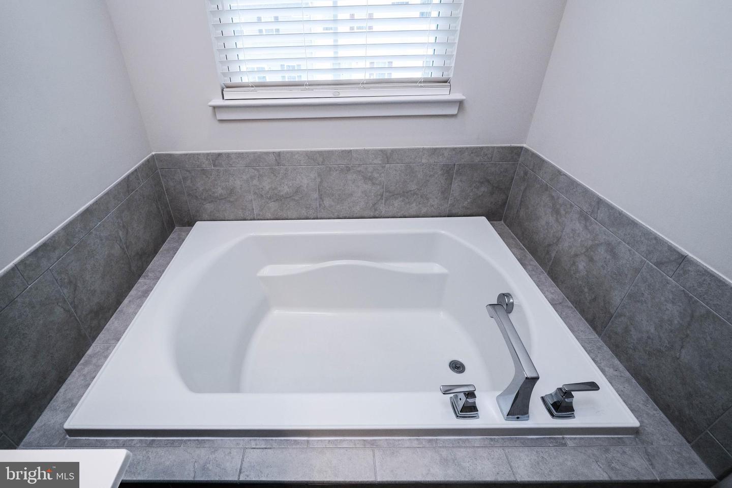 109 BAYHILL TER, LAKE FREDERICK, Virginia 22630, 3 Bedrooms Bedrooms, ,3 BathroomsBathrooms,Residential,For sale,109 BAYHILL TER,VAFV2039404 MLS # VAFV2039404