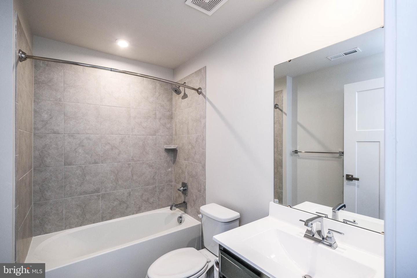 109 BAYHILL TER, LAKE FREDERICK, Virginia 22630, 3 Bedrooms Bedrooms, ,3 BathroomsBathrooms,Residential,For sale,109 BAYHILL TER,VAFV2039404 MLS # VAFV2039404