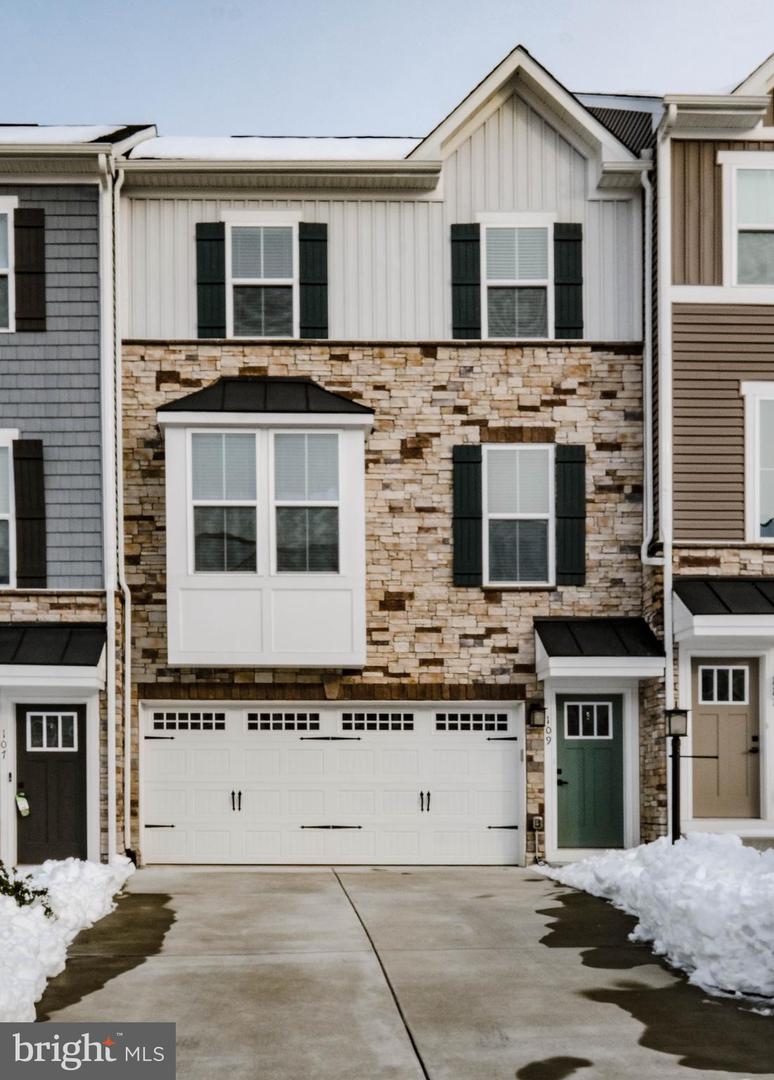 109 BAYHILL TER, LAKE FREDERICK, Virginia 22630, 3 Bedrooms Bedrooms, ,3 BathroomsBathrooms,Residential,For sale,109 BAYHILL TER,VAFV2039404 MLS # VAFV2039404