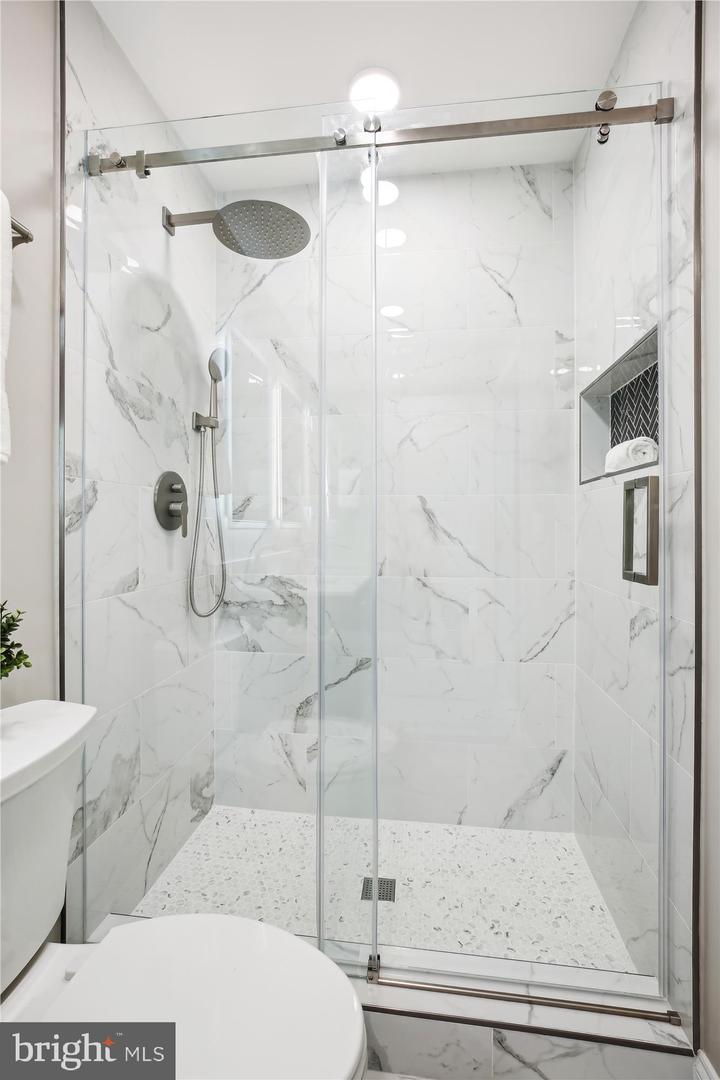 329 15TH ST NE, WASHINGTON, District Of Columbia 20002, 5 Bedrooms Bedrooms, ,4 BathroomsBathrooms,Residential,For sale,329 15TH ST NE,DCDC2244660 MLS # DCDC2244660