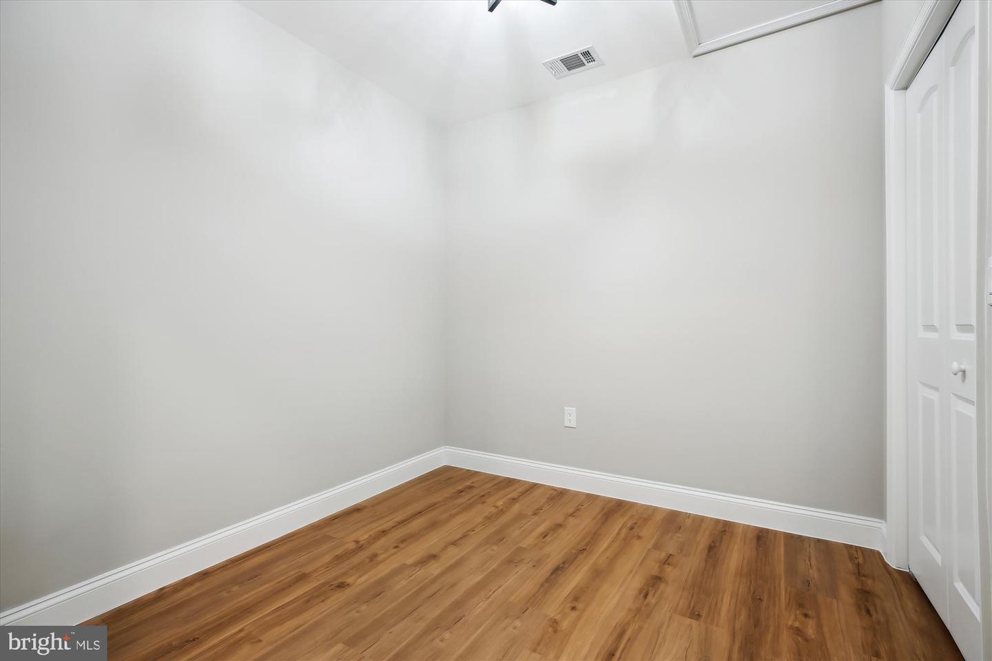 329 15TH ST NE, WASHINGTON, District Of Columbia 20002, 5 Bedrooms Bedrooms, ,4 BathroomsBathrooms,Residential,For sale,329 15TH ST NE,DCDC2244660 MLS # DCDC2244660