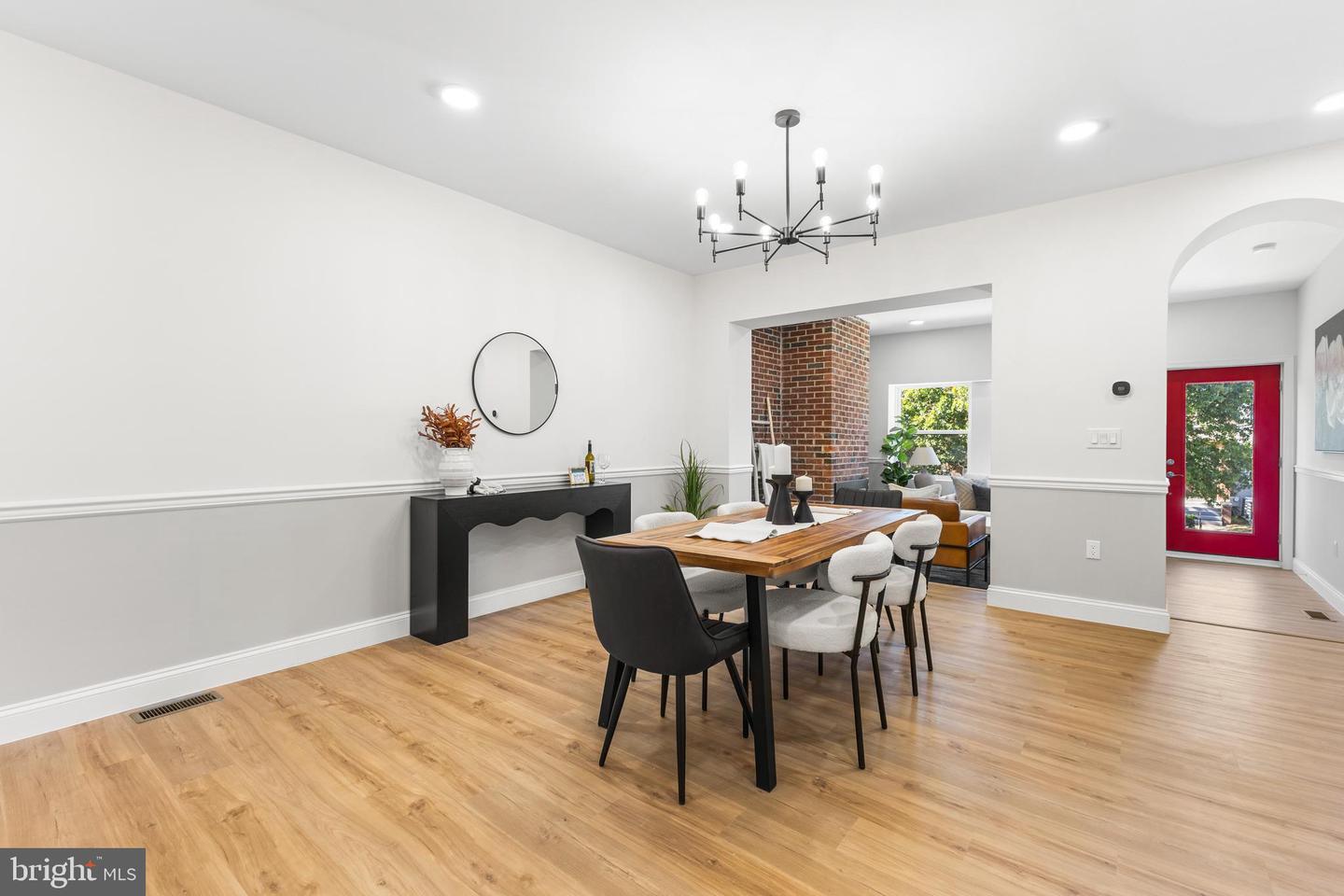 329 15TH ST NE, WASHINGTON, District Of Columbia 20002, 5 Bedrooms Bedrooms, ,4 BathroomsBathrooms,Residential,For sale,329 15TH ST NE,DCDC2244660 MLS # DCDC2244660