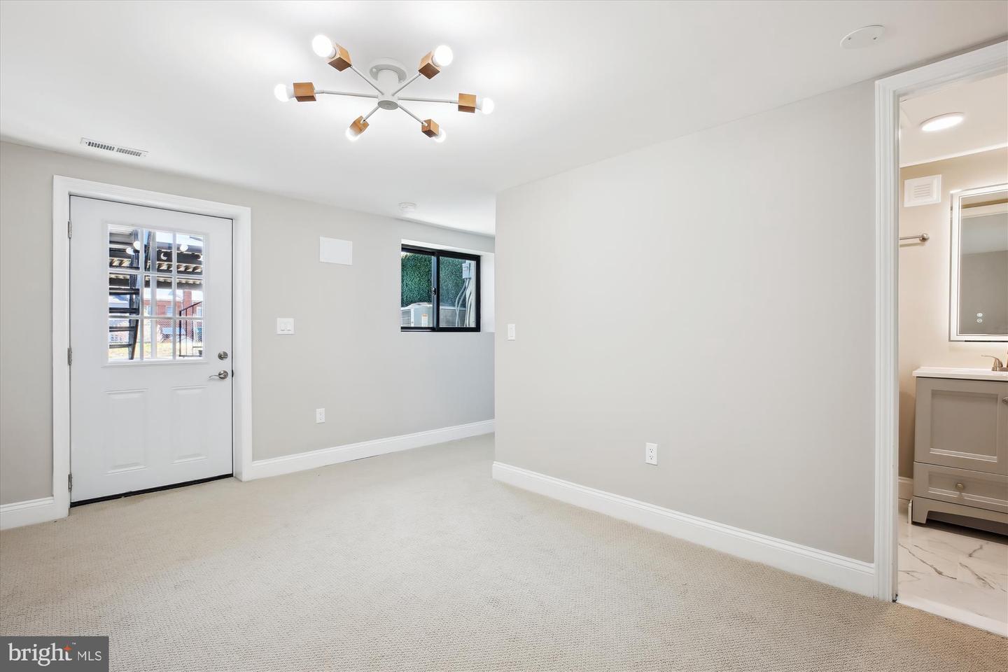 329 15TH ST NE, WASHINGTON, District Of Columbia 20002, 5 Bedrooms Bedrooms, ,4 BathroomsBathrooms,Residential,For sale,329 15TH ST NE,DCDC2244660 MLS # DCDC2244660