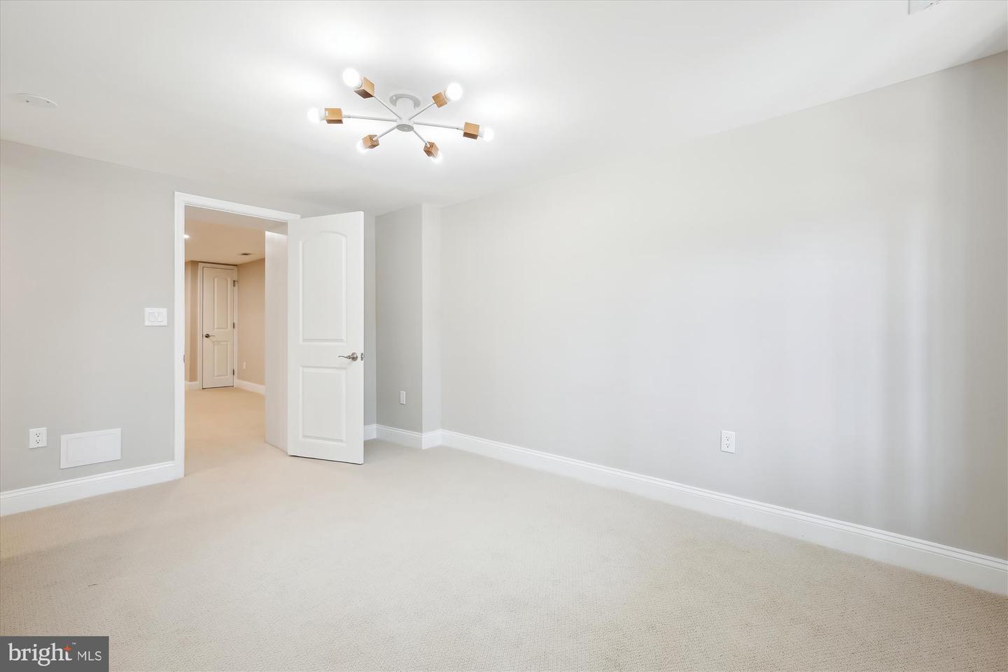 329 15TH ST NE, WASHINGTON, District Of Columbia 20002, 5 Bedrooms Bedrooms, ,4 BathroomsBathrooms,Residential,For sale,329 15TH ST NE,DCDC2244660 MLS # DCDC2244660