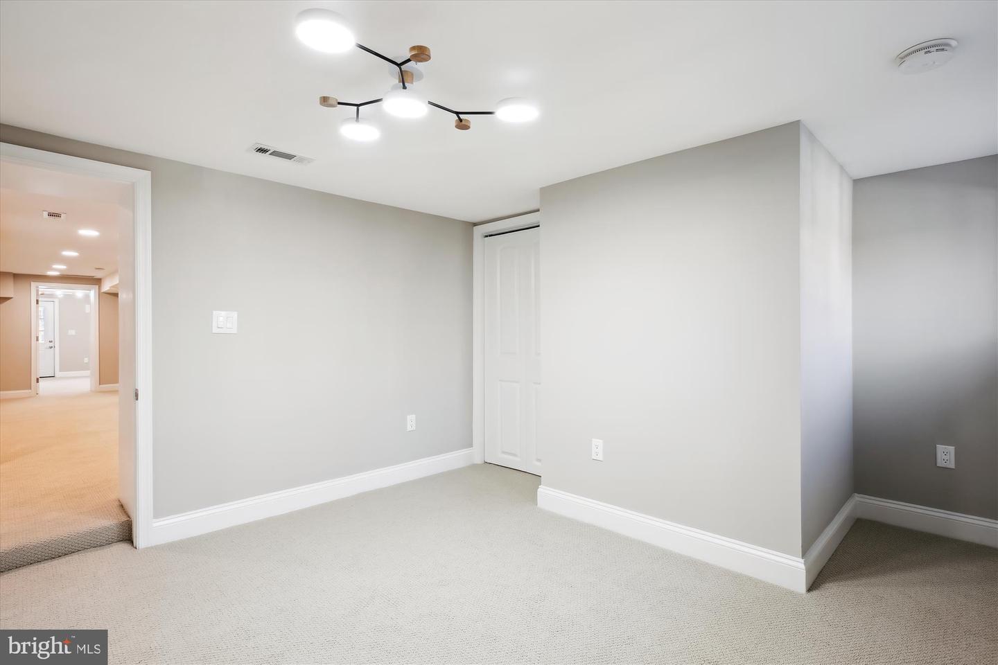 329 15TH ST NE, WASHINGTON, District Of Columbia 20002, 5 Bedrooms Bedrooms, ,4 BathroomsBathrooms,Residential,For sale,329 15TH ST NE,DCDC2244660 MLS # DCDC2244660